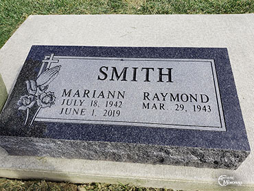 Smith Headstone w/praying hands, roses